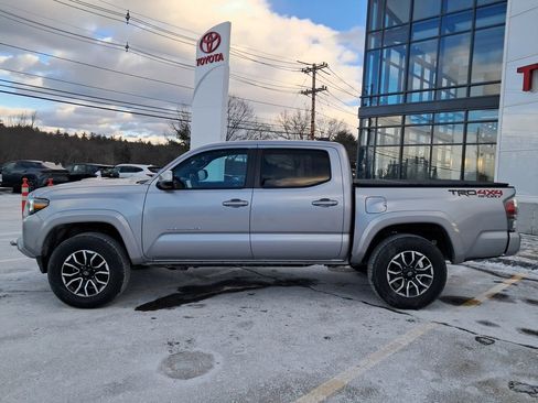 Used 2020 Toyota Tacoma TRD Sport image 2