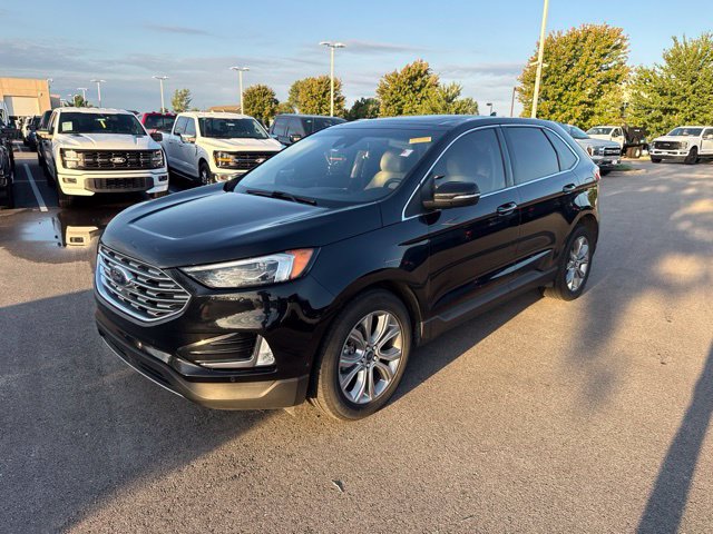 Used 2019 Ford Edge Titanium w/ Equipment Group 301A FWD image 3