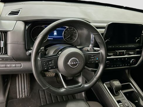 Used 2023 Nissan Pathfinder SL AWD/4WD image 18