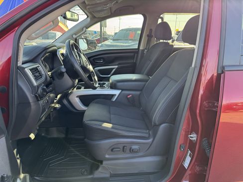 Used 2017 Nissan Titan SV image 14