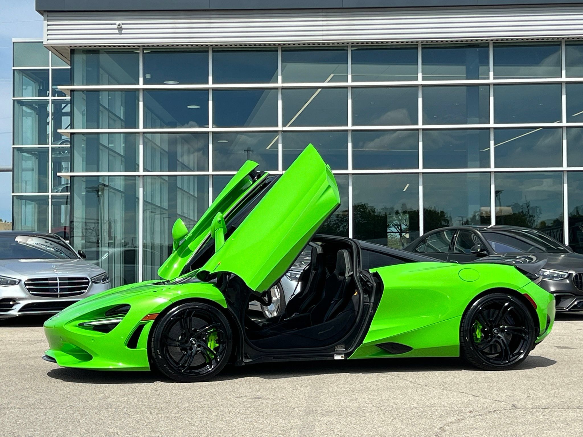 Used 2024 McLaren 750S RWD image 9