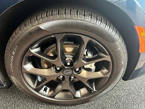 Used 2025 Chrysler Pacifica Limited FWD image 36