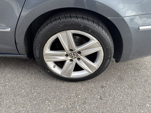 Used 2013 Volkswagen CC Sport image 2