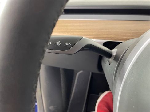 Used 2024 Tesla Model Y 2WD image 16