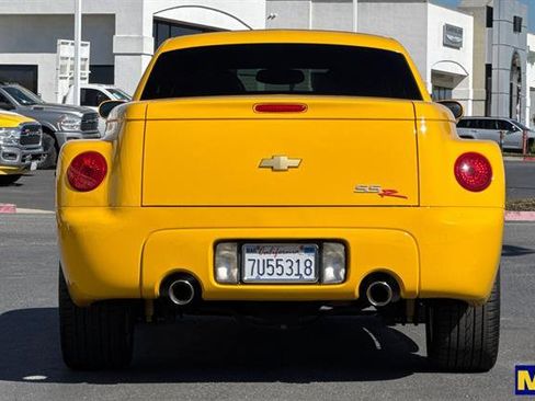 Used 2005 Chevrolet SSR w/ Preferred Equipment Group image 5