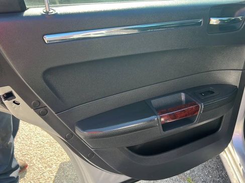 Used 2008 Chrysler 300 C w/ Navigation & Sound Group II RWD image 21