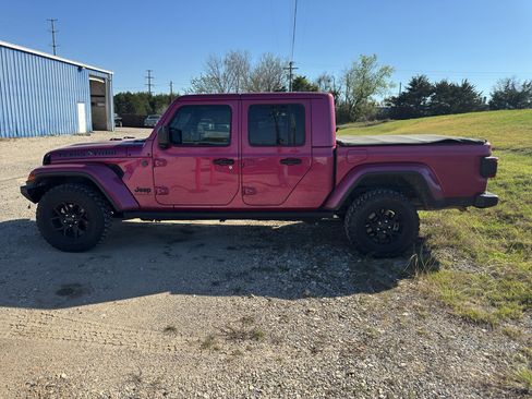 Used 2024 Jeep Gladiator Sport image 8
