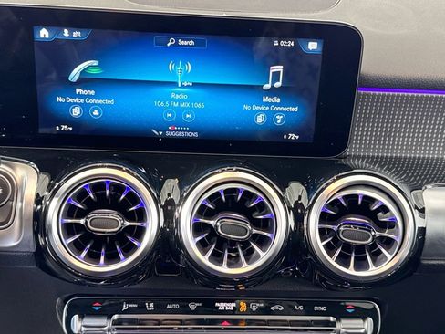 Certified 2022 Mercedes-Benz GLB 250 4MATIC image 13