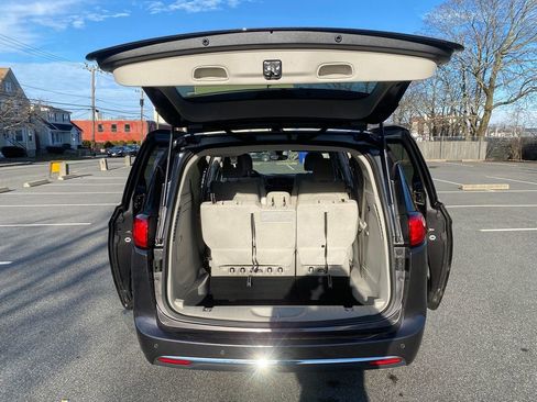 Used 2018 Chrysler Pacifica Touring Plus image 24