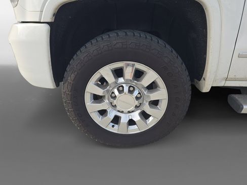 Used 2017 GMC Sierra 2500 Denali w/ Duramax Plus Package AWD/4WD image 9