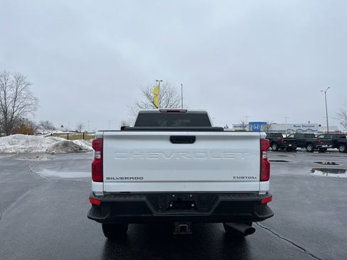 Used 2022 Chevrolet Silverado 2500 Custom w/ Custom Value Package image 4