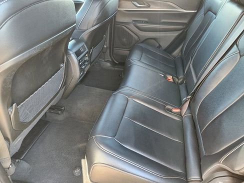 Used 2024 Jeep Grand Cherokee Limited image 19