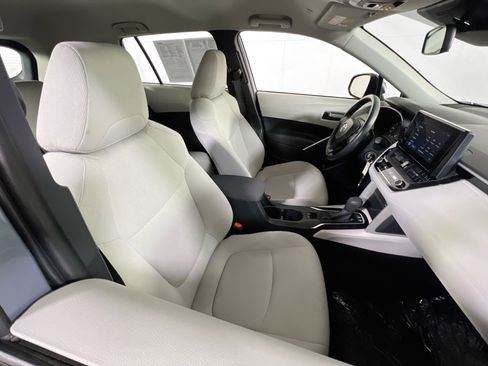 Used 2024 Toyota Corolla Cross L FWD image 25