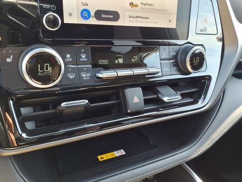 Used 2023 Toyota Highlander XLE image 26