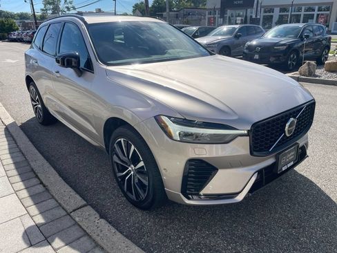 Used 2024 Volvo XC60 B5 Plus AWD/4WD image 7