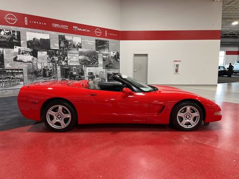 Used 1999 Chevrolet Corvette Convertible w/ Performance Handling Pkg RWD image 2