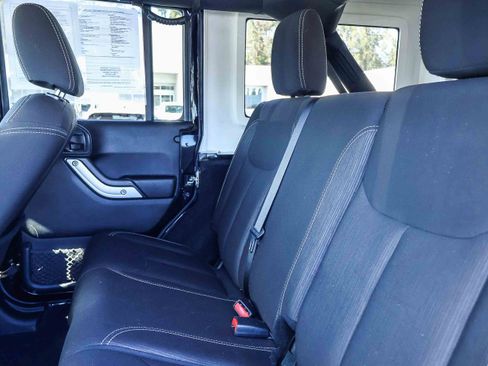 Used 2016 Jeep Wrangler Unlimited Sahara w/ Connectivity Group image 12