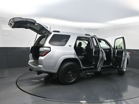 Used 2023 Toyota 4Runner SR5 Premium w/ Moonroof Package RWD image 38
