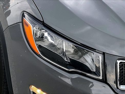 Used 2019 Jeep Compass Limited FWD image 27