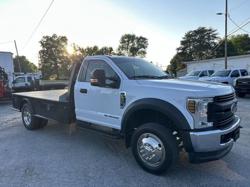 Used 2019 Ford F550 4x4 Regular Cab Super Duty w/ XL Value Package image 4