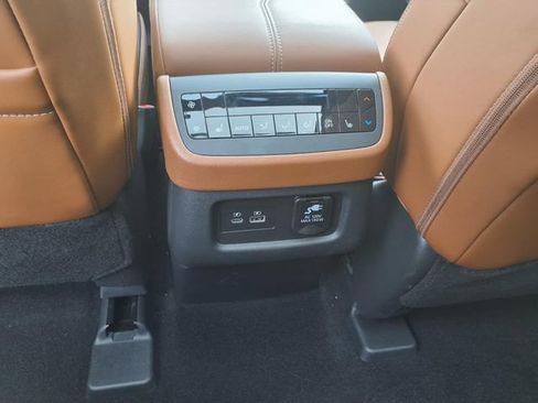 Used 2025 Nissan Pathfinder Platinum w/ Cargo Package image 14