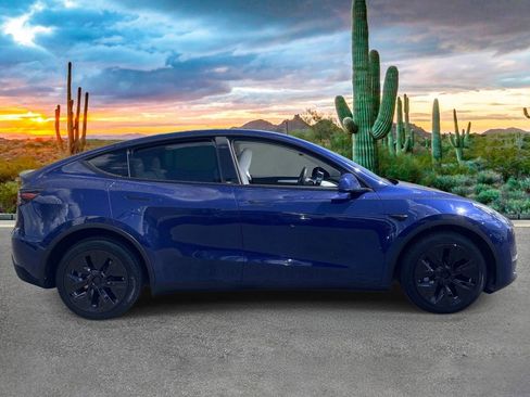 Used 2023 Tesla Model Y Long Range AWD/4WD image 2