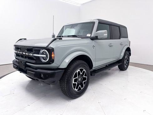 Used 2024 Ford Bronco Outer Banks image 14