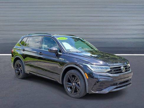 Used 2024 Volkswagen Tiguan SE R-Line FWD image 2