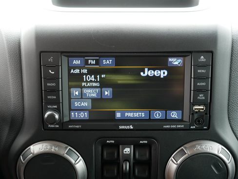 Used 2018 Jeep Wrangler Unlimited Sahara AWD/4WD image 22