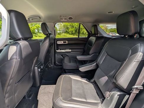 Used 2023 Ford Explorer Limited w/ Equipment Group 301A RWD image 32