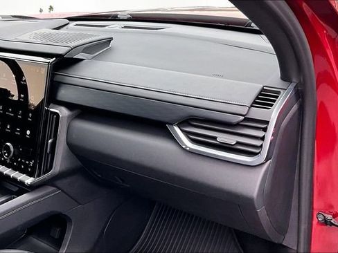 Used 2024 GMC Acadia Elevation FWD image 16