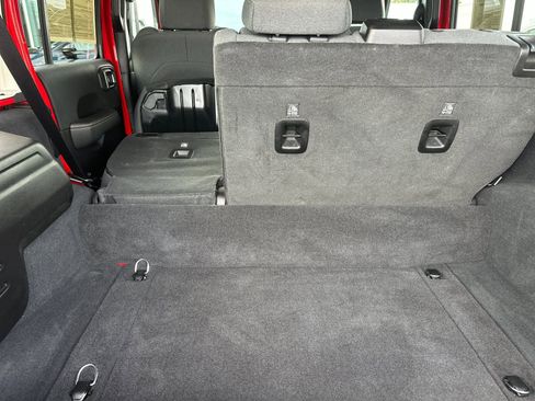 Certified 2025 Jeep Wrangler Unlimited Sahara w/ Safety Group image 15