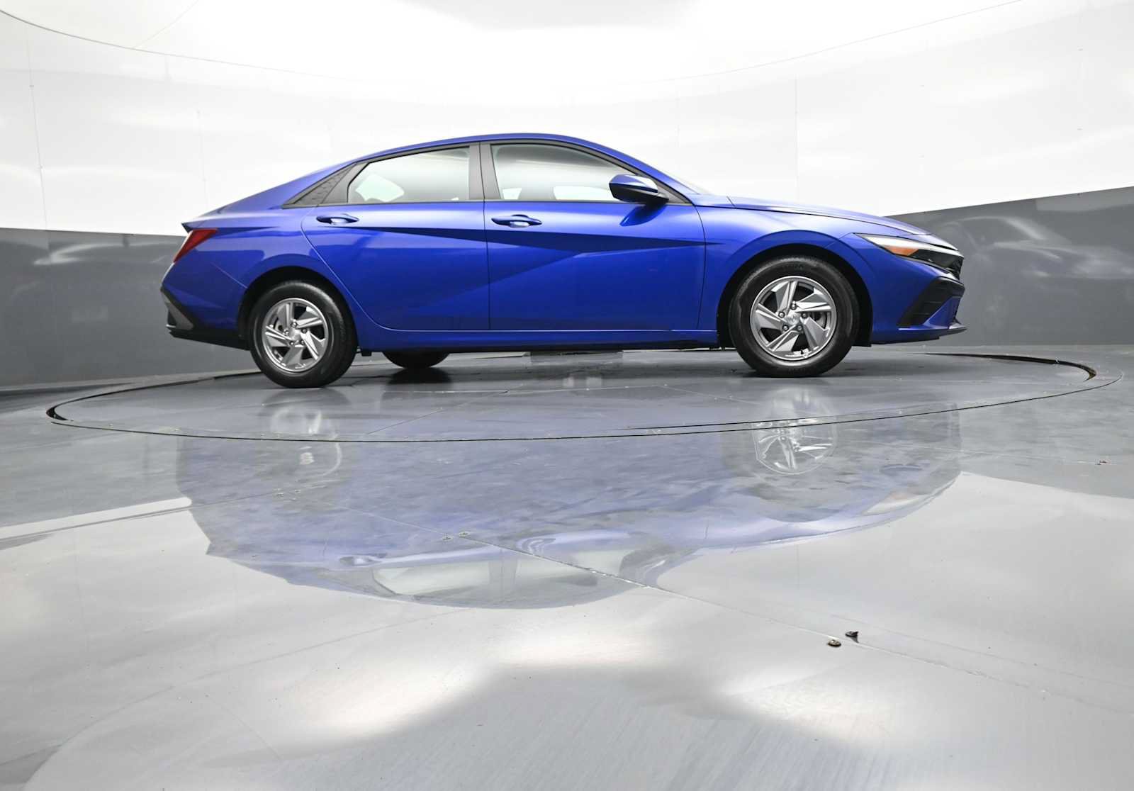 Certified 2025 Hyundai Elantra SE w/ Cargo Package FWD image 27