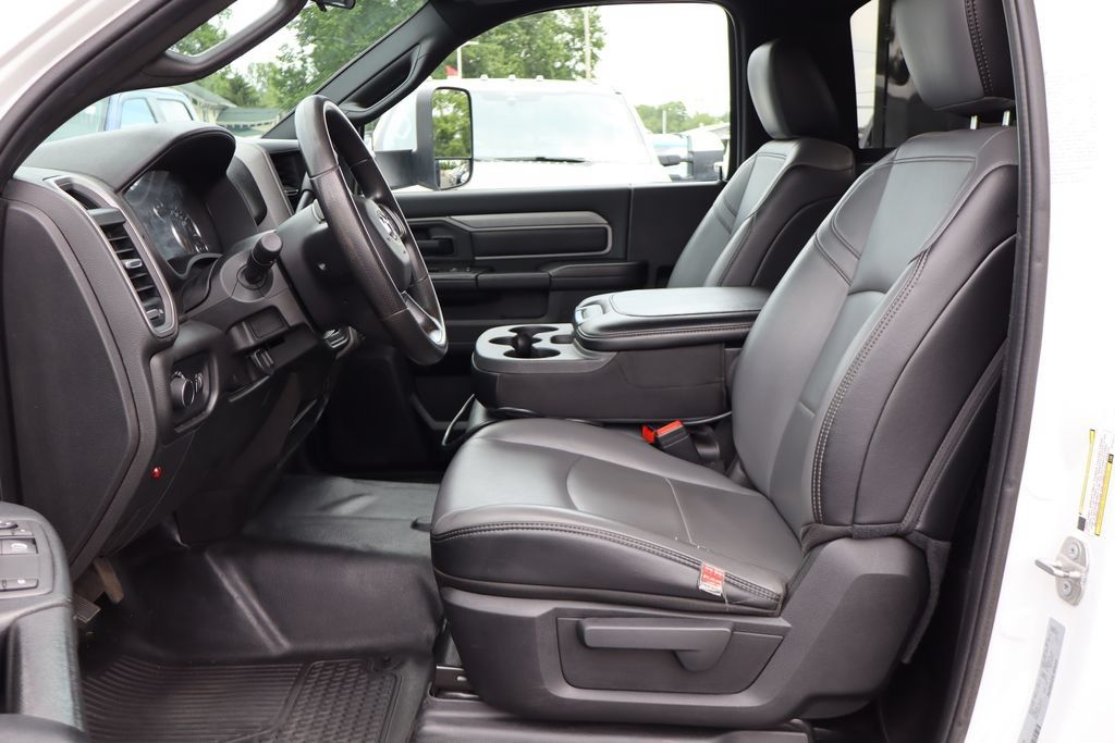 Used 2021 RAM 3500 Tradesman w/ Chrome Appearance Group RWD image 28