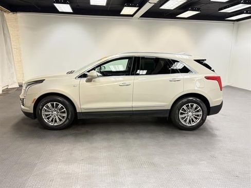 Used 2017 Cadillac XT5 Luxury image 2