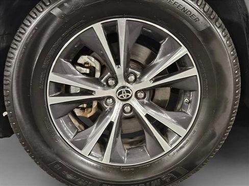 Used 2021 Toyota Highlander XLE image 23