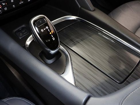 Used 2020 Buick Enclave Premium w/ Sun and Sites Package image 22