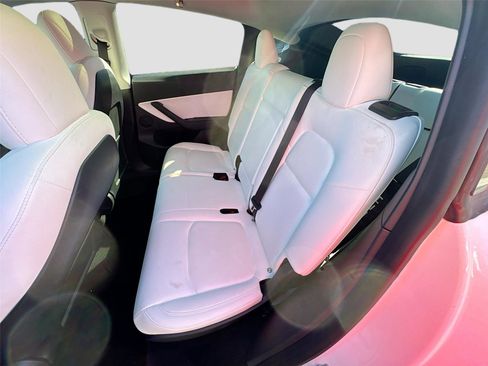 Used 2021 Tesla Model Y Long Range image 13