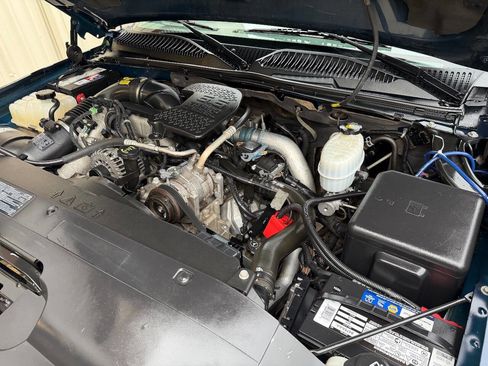 Used 2006 Chevrolet Silverado 2500 LT w/ Heavy-Duty Power Package image 9