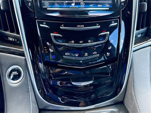 Used 2019 Cadillac Escalade ESV Platinum image 17