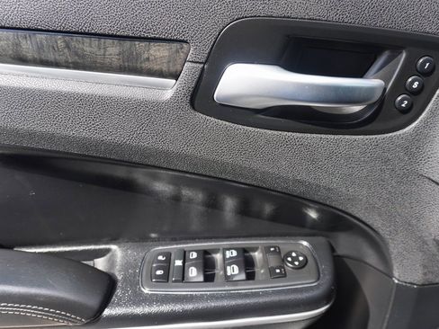 Used 2020 Chrysler 300 Limited image 9