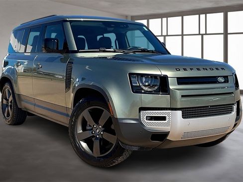 Used 2024 Land Rover Defender 110 S image 11