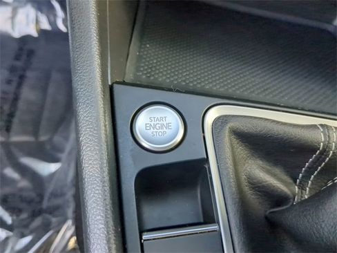 Certified 2023 Volkswagen Jetta SE image 30