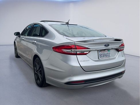 Used 2018 Ford Fusion SE w/ Equipment Group 201A FWD image 4