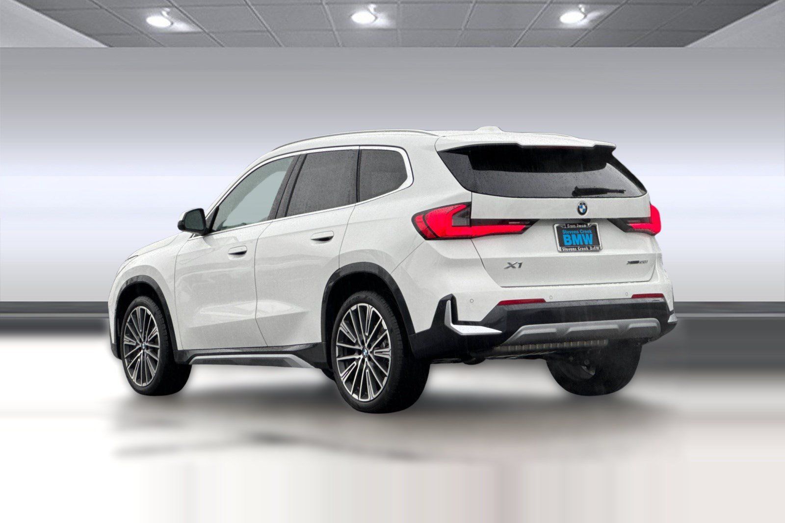 Used 2026 BMW X1 xDrive28i w/ Technology Package AWD/4WD image 3