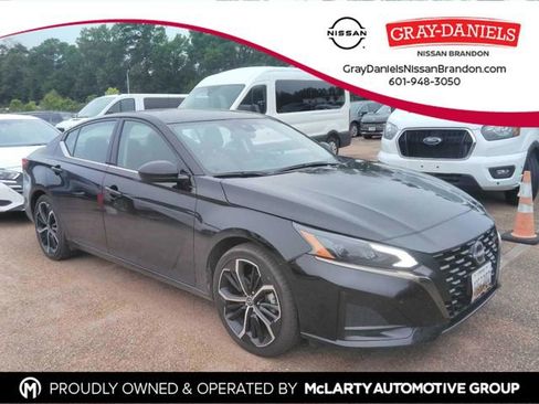 Used 2024 Nissan Altima 2.5 SR FWD image 1
