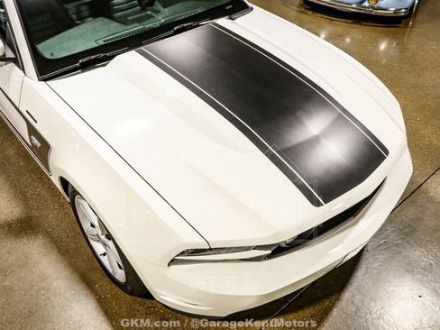Used 2010 Ford Mustang GT RWD image 14