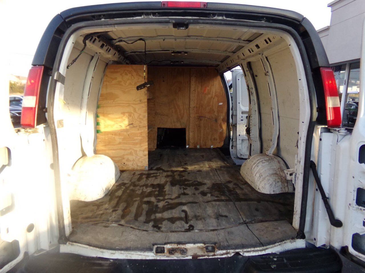 Used 2015 Chevrolet Express 2500 RWD image 13