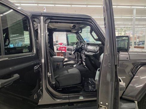 Used 2019 Jeep Wrangler Unlimited Sahara AWD/4WD image 37