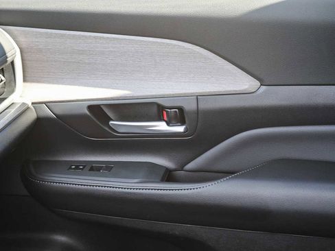 Used 2025 Toyota Grand Highlander Limited image 22